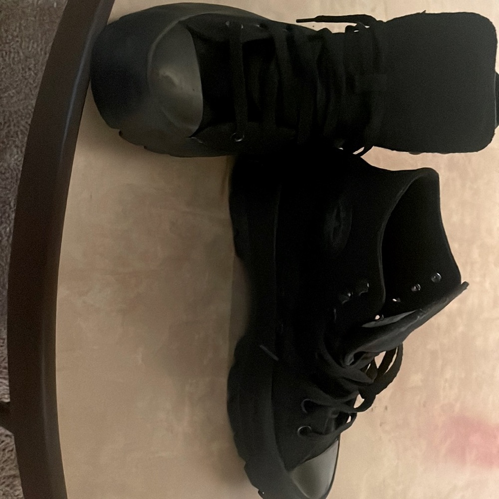 All black women’s converse high top platform